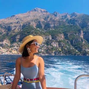 Meet your Posher, Laleh